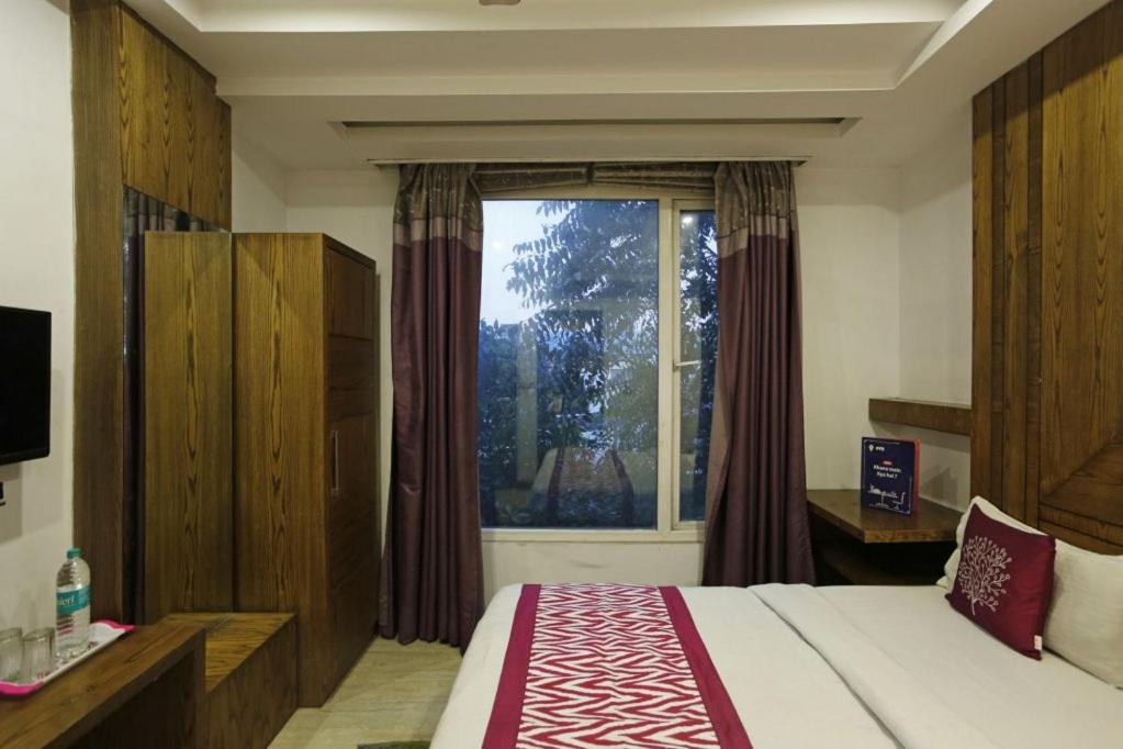 Hotel Ambience New Delhi Exterior photo